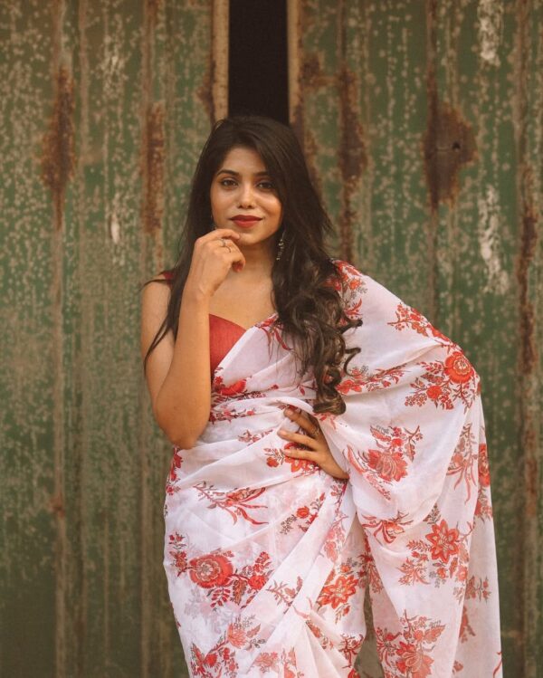 Ready-to-Wear White Georgette Saree with Red Floral Print – Elegant & Effortless